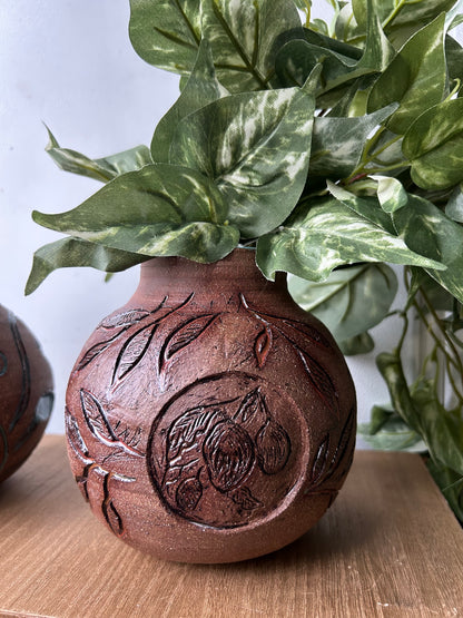 ਅੰਬ (mango) vase